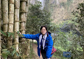 李坚
