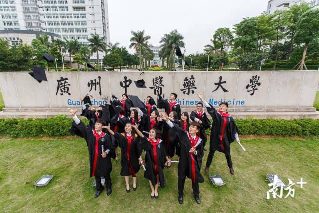 学生毕业照。 学生毕业照。