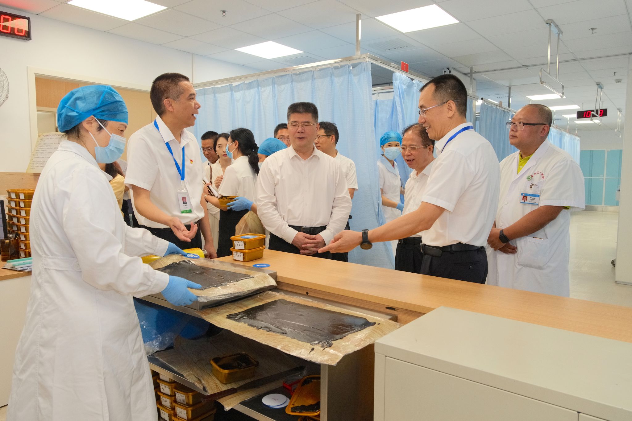 mg冰球突破试玩与番禺区共商校政合作共建番禺区中医院
