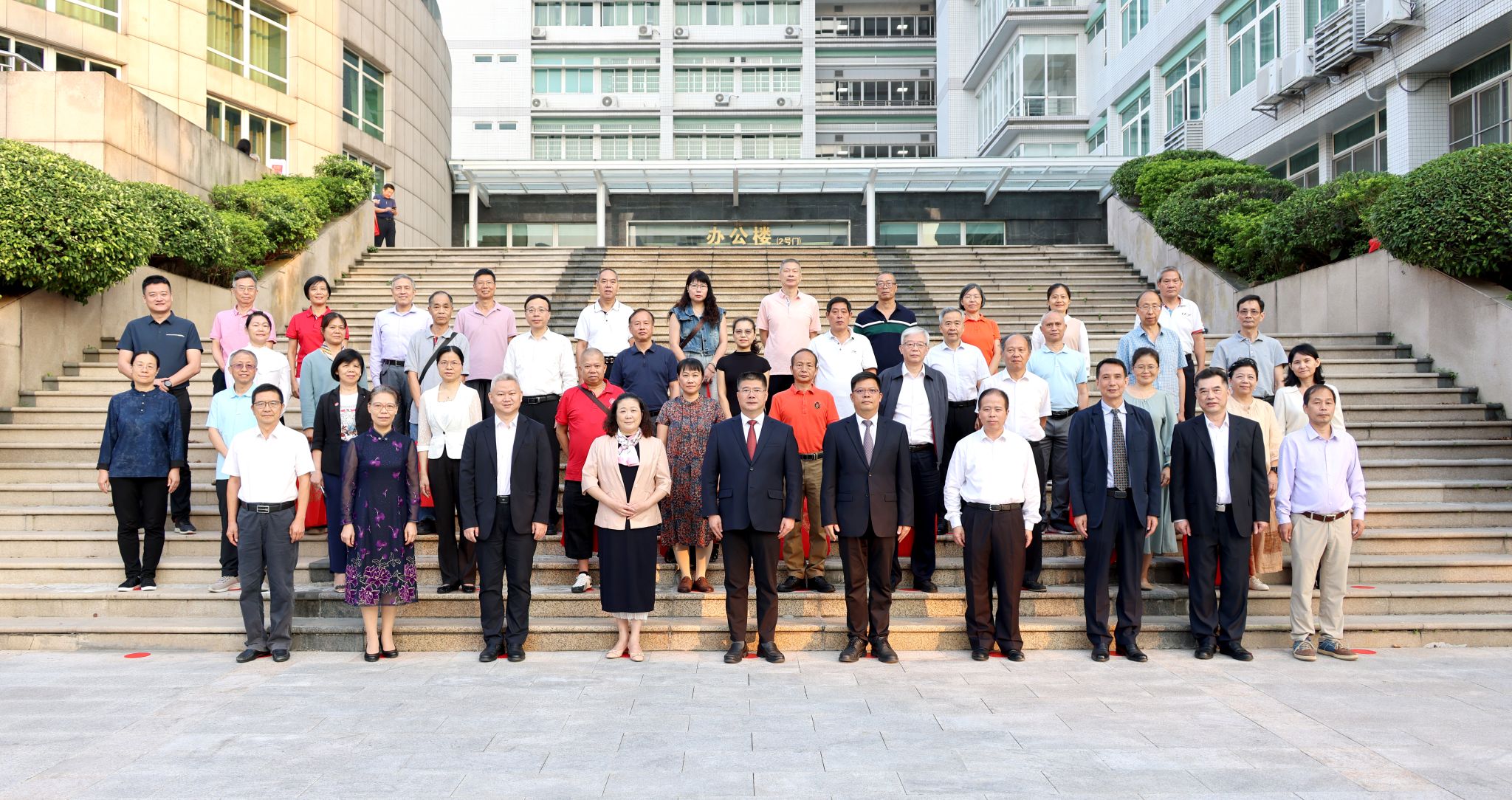 mg冰球突破试玩隆重举行2024年教职工荣休仪式