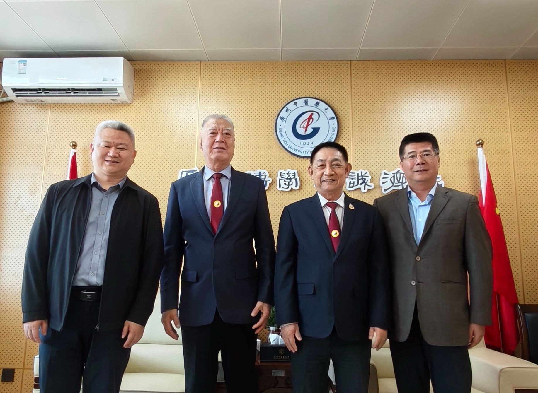 泰国中医师总会访问mg冰球突破试玩 共促中医药国际交流与发展