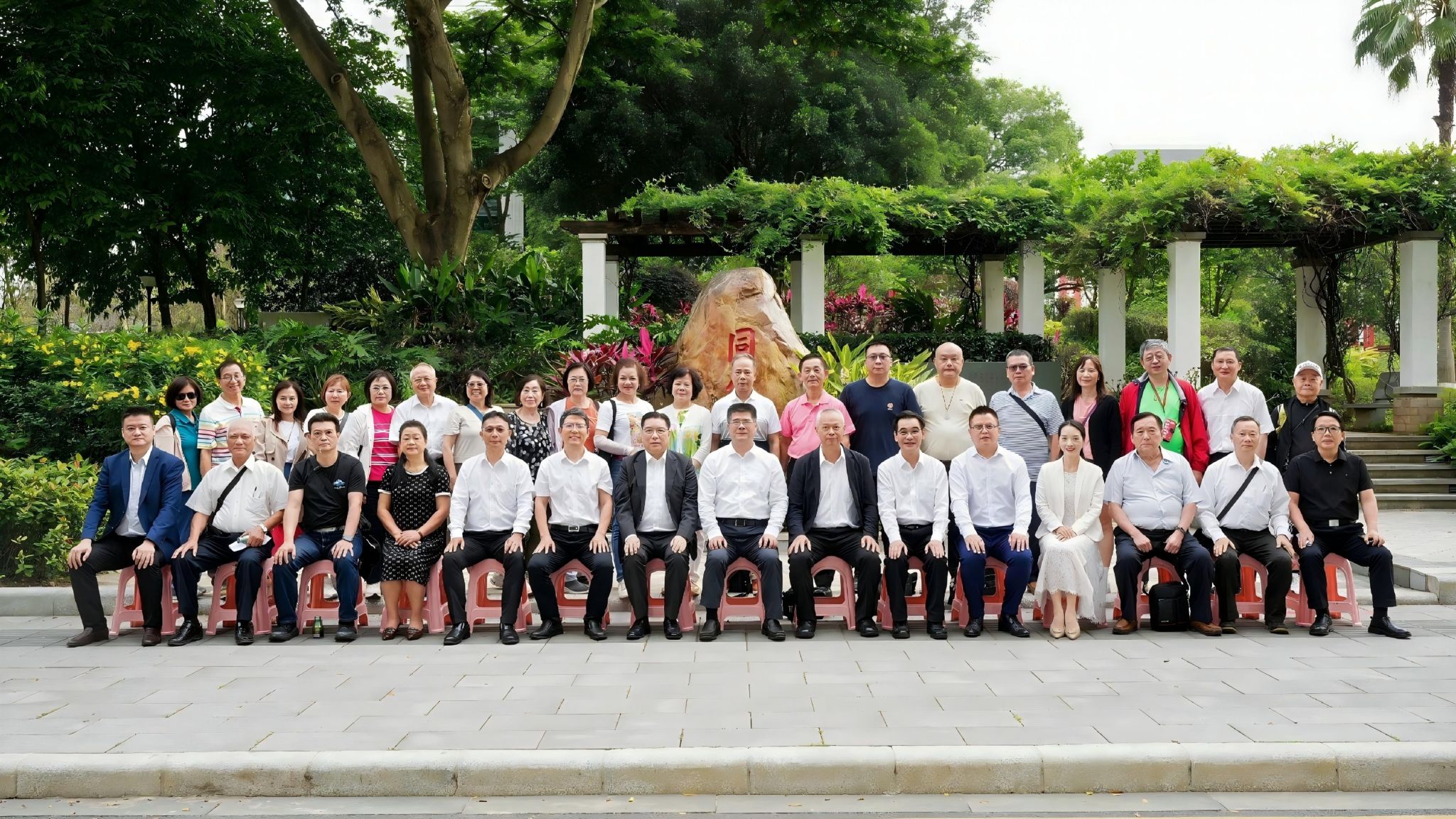 港区全国人大代表、台北市中药商业同业公会代表团到mg冰球突破试玩参访交流