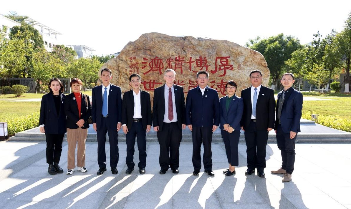 世界卫生组织整合医疗服务司司长鲁迪·埃格斯一行访问mg冰球突破试玩