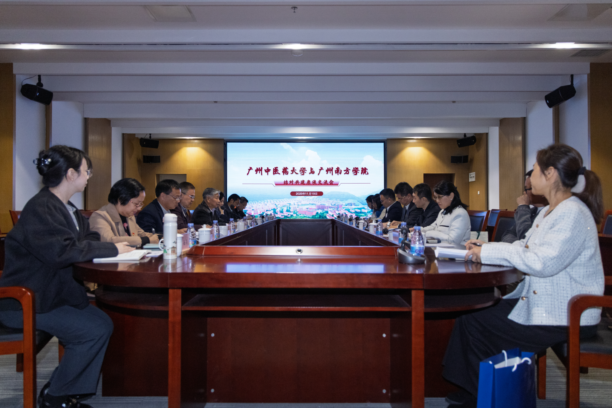 ​mg冰球突破试玩与广州南方学院开展党建和思想政治工作结对共建