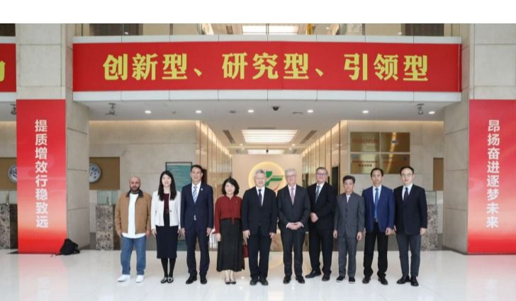 阿联酋哈伊马角政府代表团到访mg冰球突破试玩