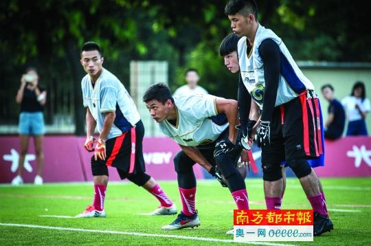 这支橄榄球队三夺全国冠军