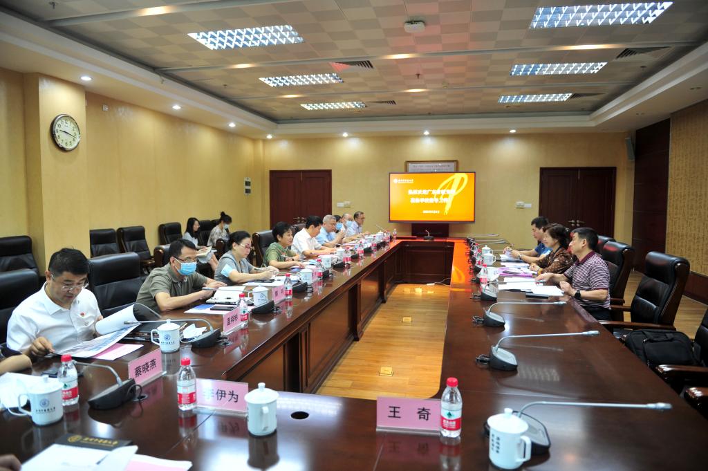 广东省教育厅莅临mg冰球调研基建和财务工作