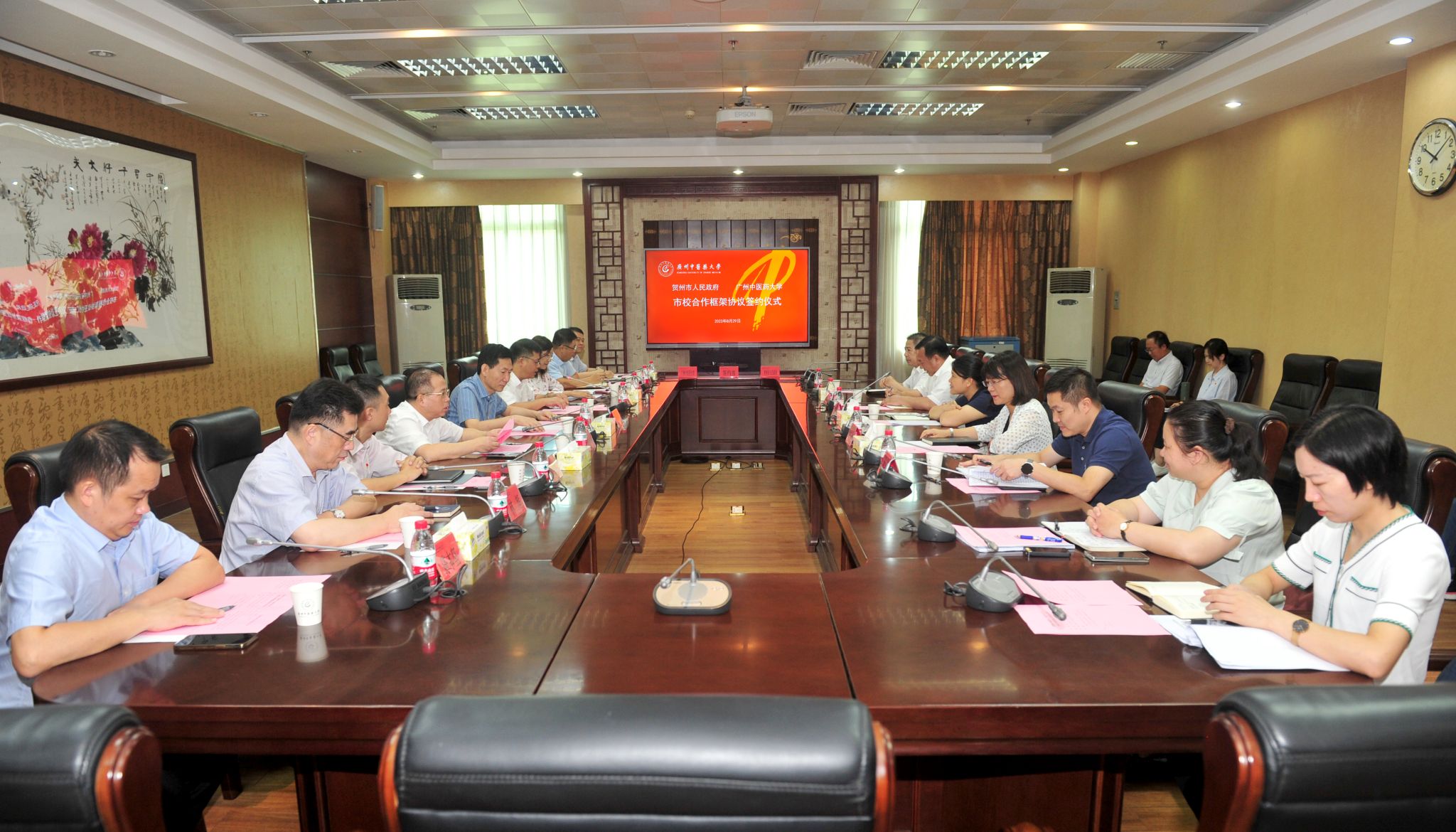 mg冰球突破试玩与贺州市人民政府续签市校合作框架协议