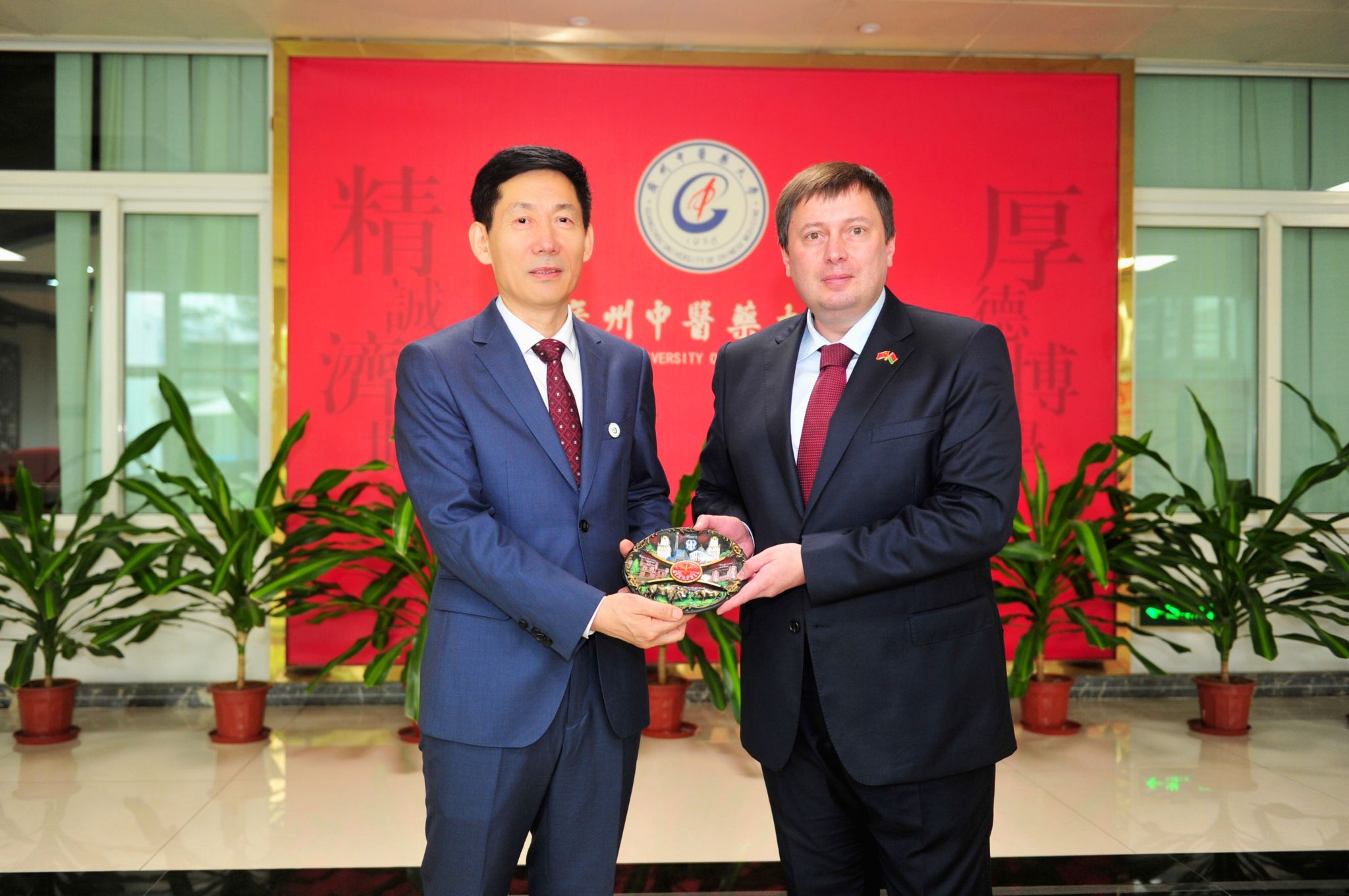 白俄罗斯共和国驻广州总领事馆代表团来mg冰球突破试玩访问